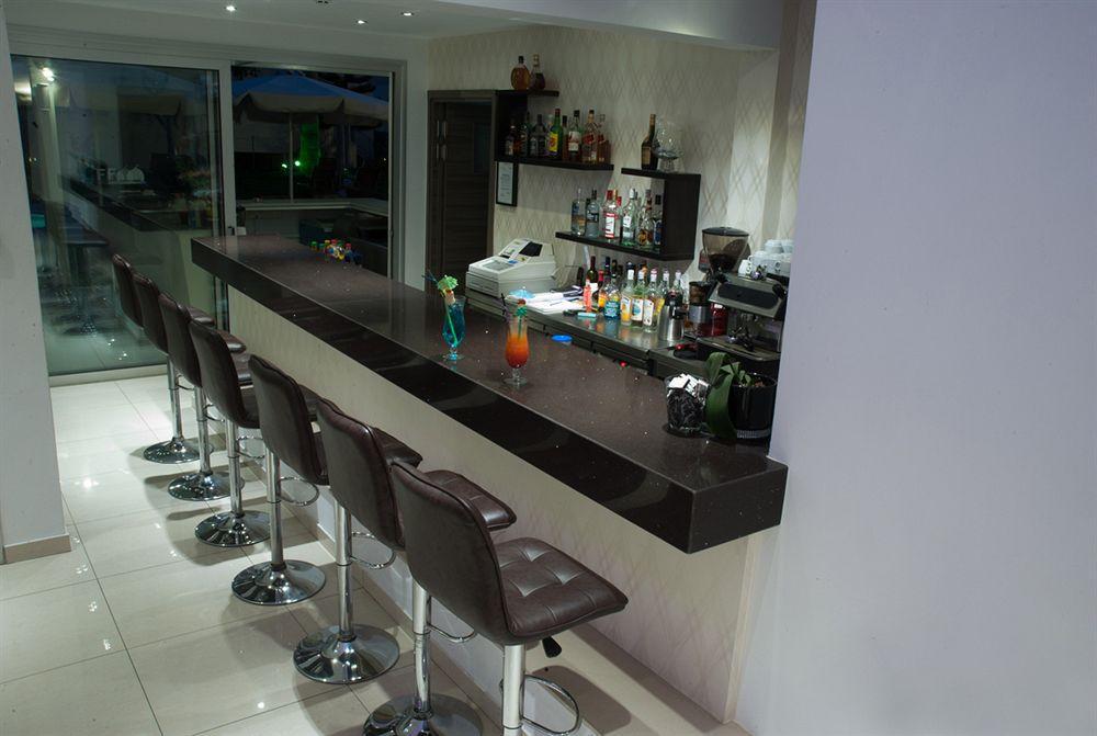 Frixos Suites Hotel Apartments Larnaca Dış mekan fotoğraf