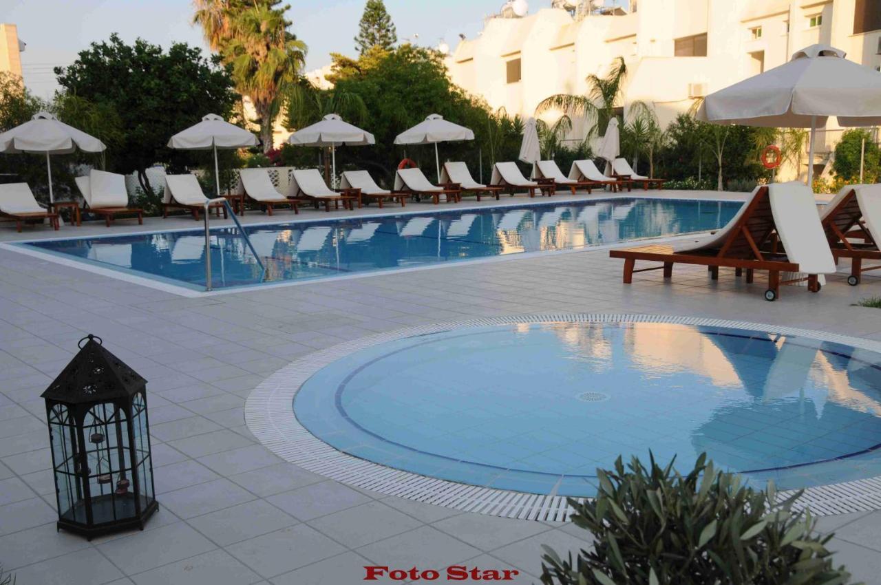 Frixos Suites Hotel Apartments Larnaca Dış mekan fotoğraf