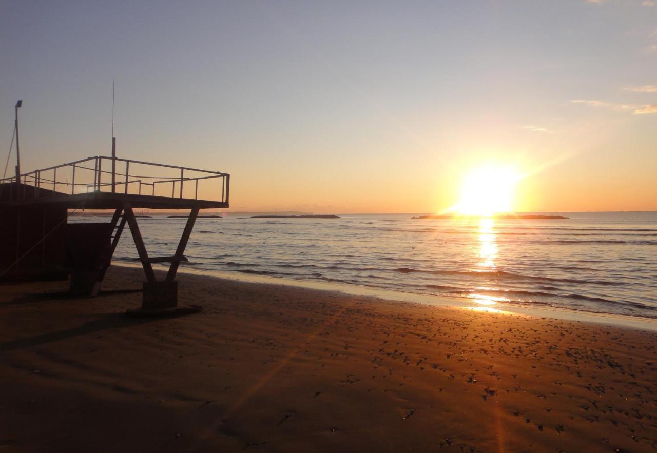Frixos Suites Hotel Apartments Larnaca Dış mekan fotoğraf