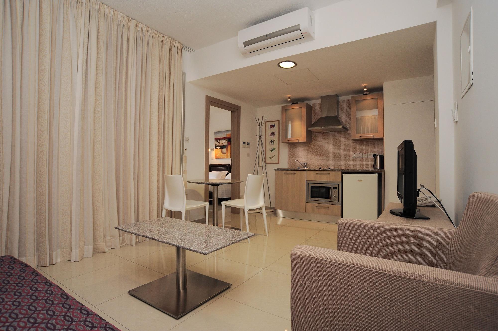 Frixos Suites Hotel Apartments Larnaca Dış mekan fotoğraf