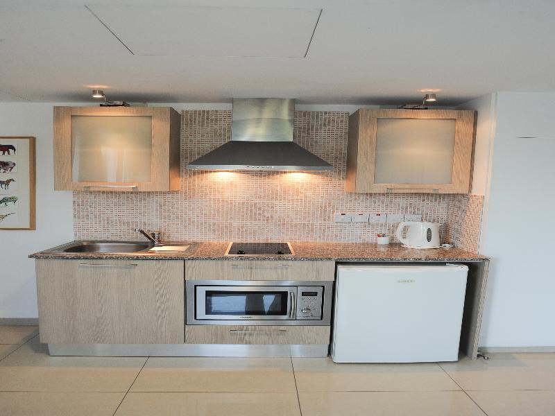 Frixos Suites Hotel Apartments Larnaca Dış mekan fotoğraf