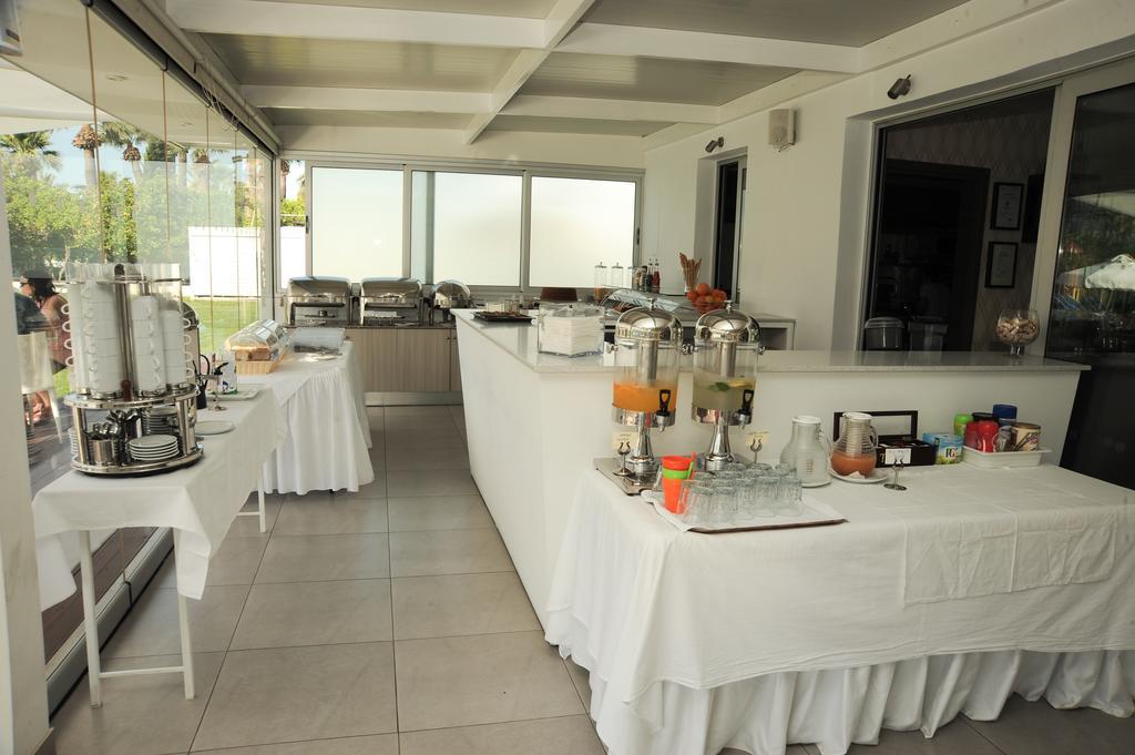 Frixos Suites Hotel Apartments Larnaca Dış mekan fotoğraf