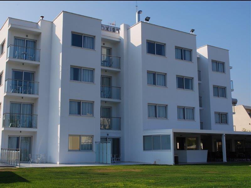 Frixos Suites Hotel Apartments Larnaca Dış mekan fotoğraf