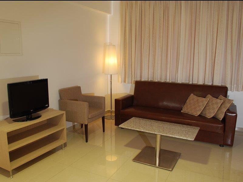 Frixos Suites Hotel Apartments Larnaca Dış mekan fotoğraf