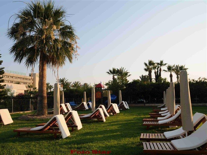 Frixos Suites Hotel Apartments Larnaca Dış mekan fotoğraf