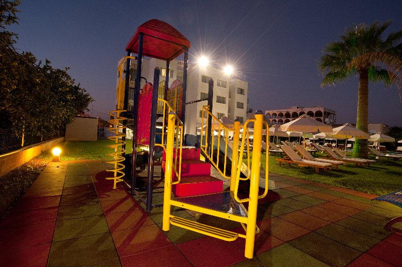 Frixos Suites Hotel Apartments Larnaca Dış mekan fotoğraf