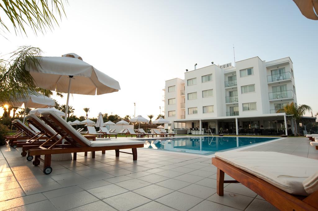 Frixos Suites Hotel Apartments Larnaca Dış mekan fotoğraf
