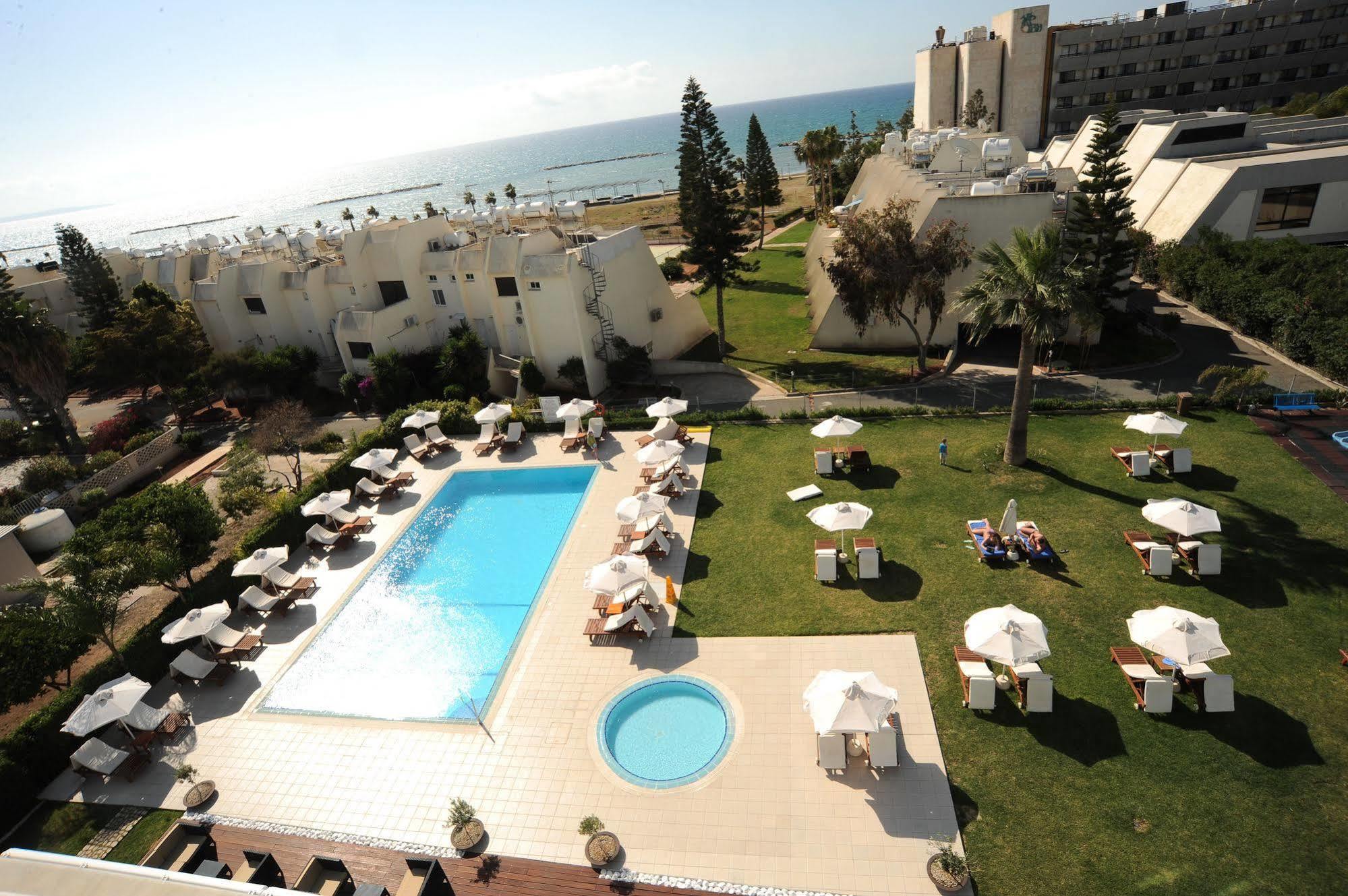 Frixos Suites Hotel Apartments Larnaca Dış mekan fotoğraf