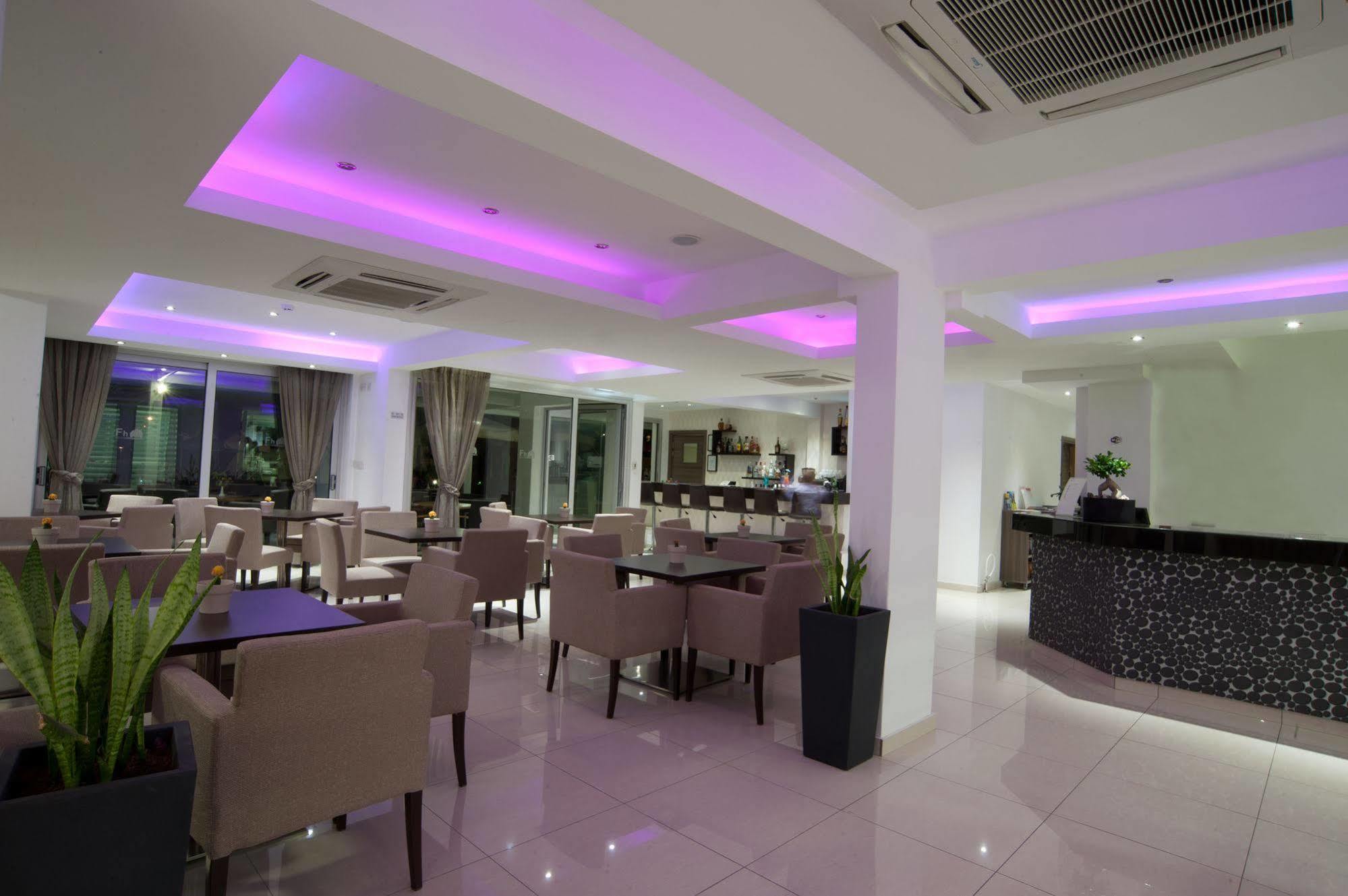 Frixos Suites Hotel Apartments Larnaca Dış mekan fotoğraf