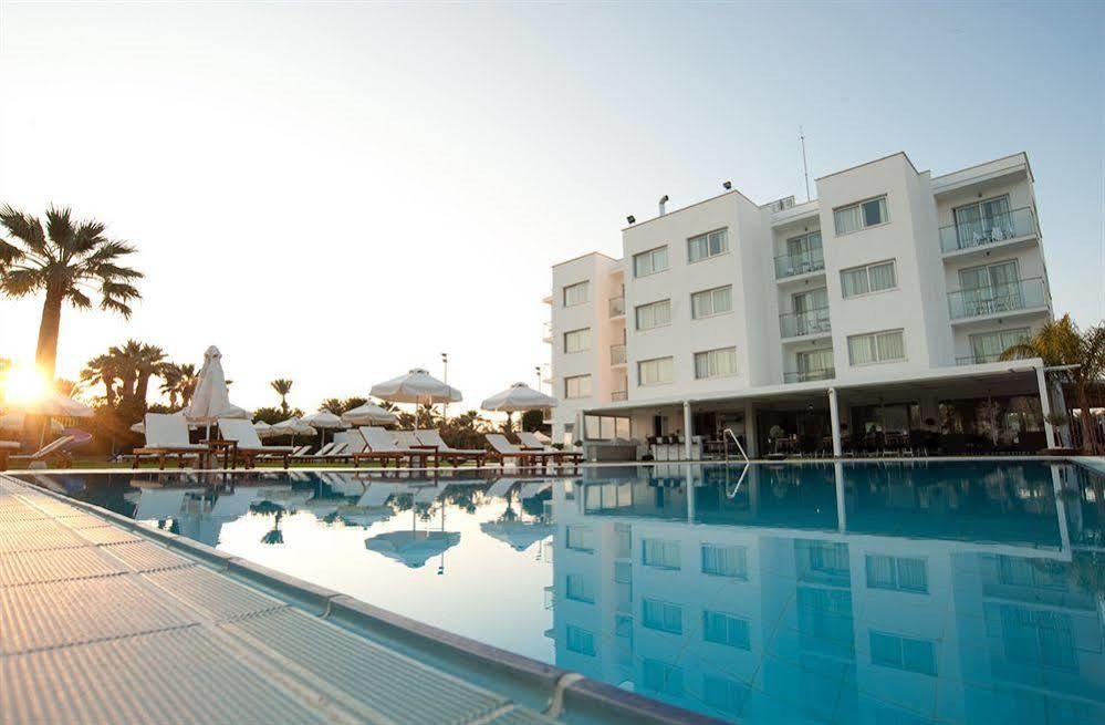 Frixos Suites Hotel Apartments Larnaca Dış mekan fotoğraf