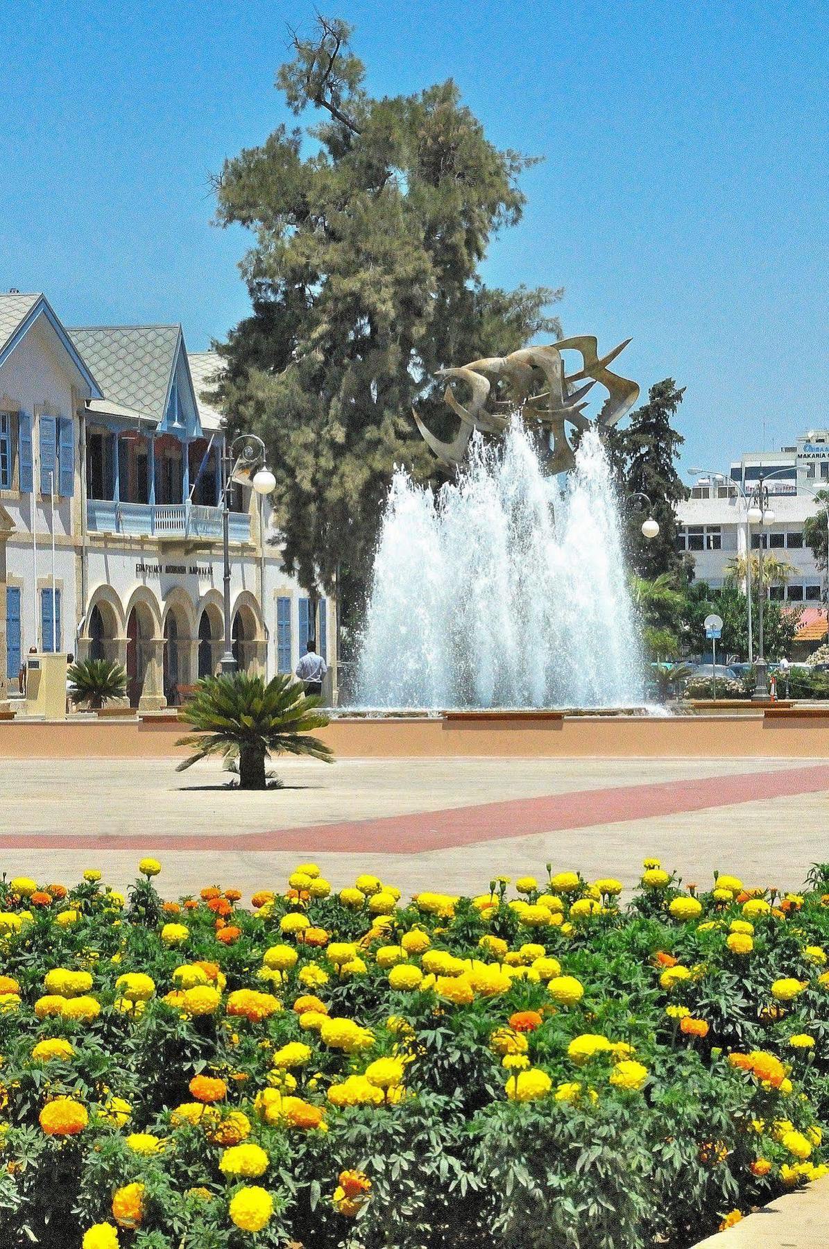 Frixos Suites Hotel Apartments Larnaca Dış mekan fotoğraf