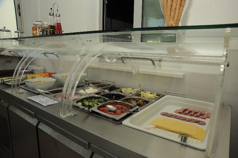 Frixos Suites Hotel Apartments Larnaca Dış mekan fotoğraf